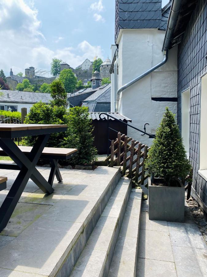 Holiday House Burgblick1 With Terrace - Vosproperties Monschau Eksteriør billede